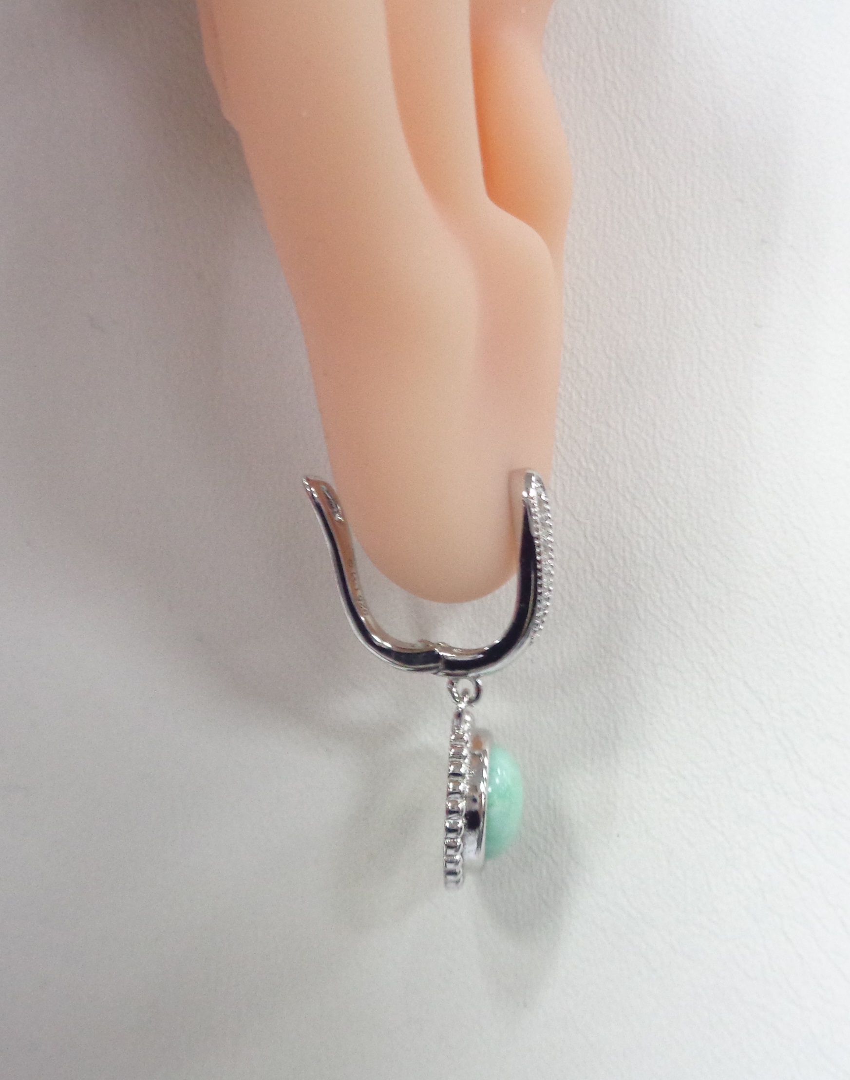 Серебряные серьги с зелеными халцедонами